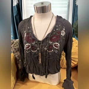 AEROPOSTALE LONG SLEEVED CROP SIZE M